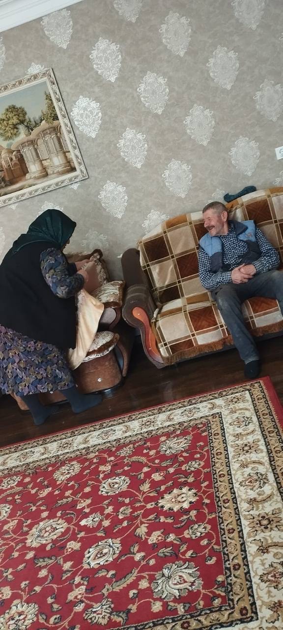 Социальные работники отделения социального обслуживания граждан пожилого возраста и инвалидов на дому при выполнении должностных обязанностей по оказанию социально-бутовых услуг получателям социальных услуг.