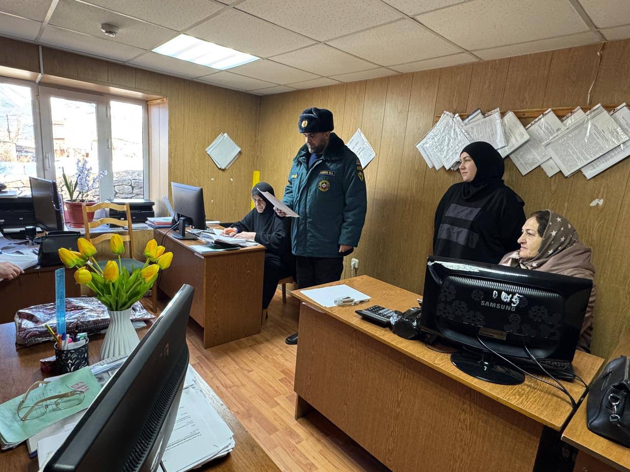 Сотрудники Комплексного центра социального обслуживания Агульского района прошли плановый инструктаж по действиям при обнаружении беспилотных летательных аппаратов